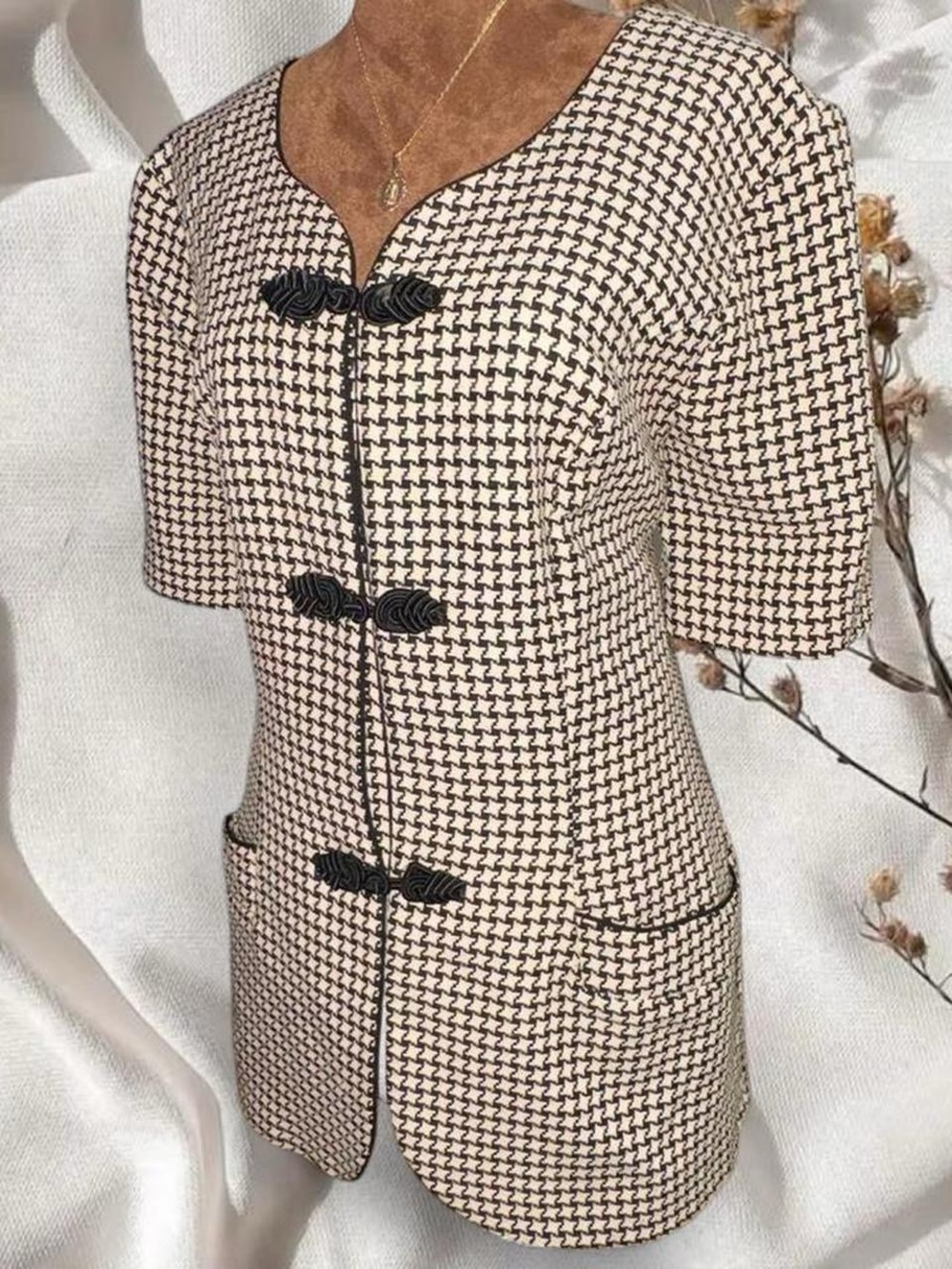 Vintage Melissa Houndstooth Tunic Jacket Short Sleeve Frog Closure Cream Black